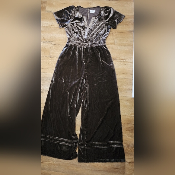 $188 Anthropologie Somerset Jumpsuit Velvet Short Sleeve Wide Leg Brown Gold M - Picture 3 of 11